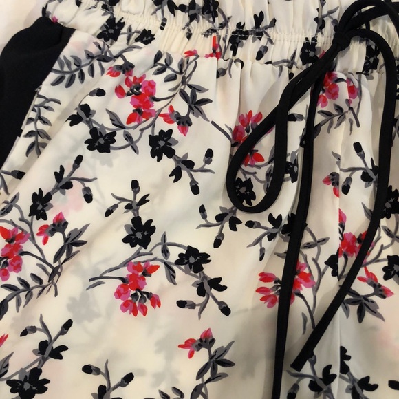 Shorts - Picture 2 of 3